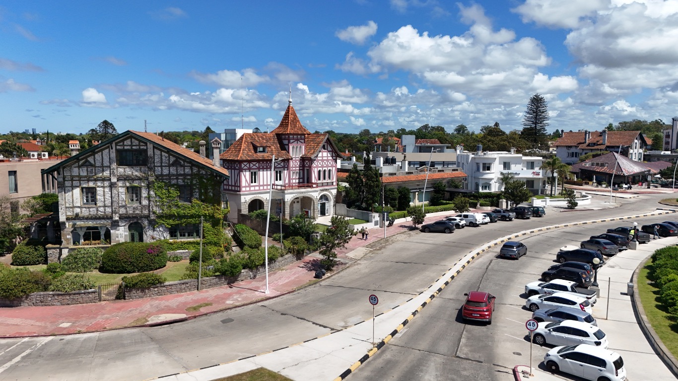 Carrasco, Montevideo — Everest Real Estate